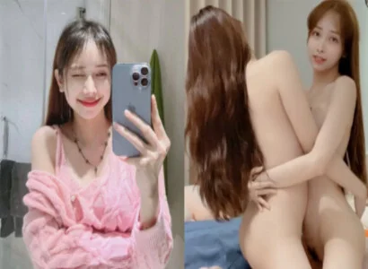 Cặp bạn thân gồm Lâm Thái Vy móc bím với nhau trên phát trực tiếp